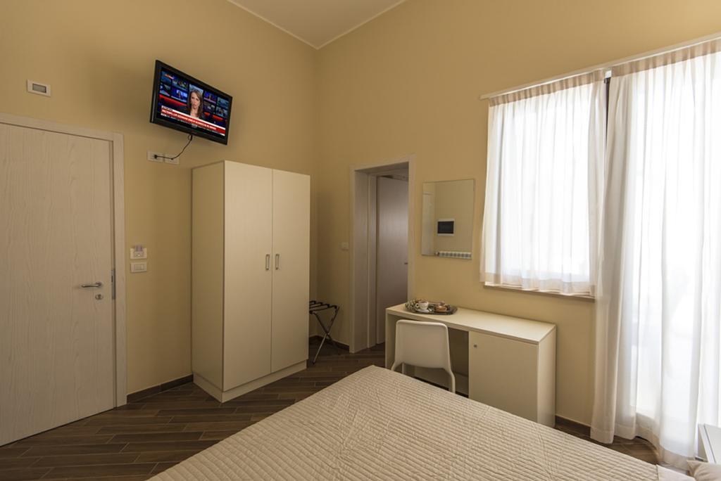 Hotel Golden House Mesagne Zimmer foto