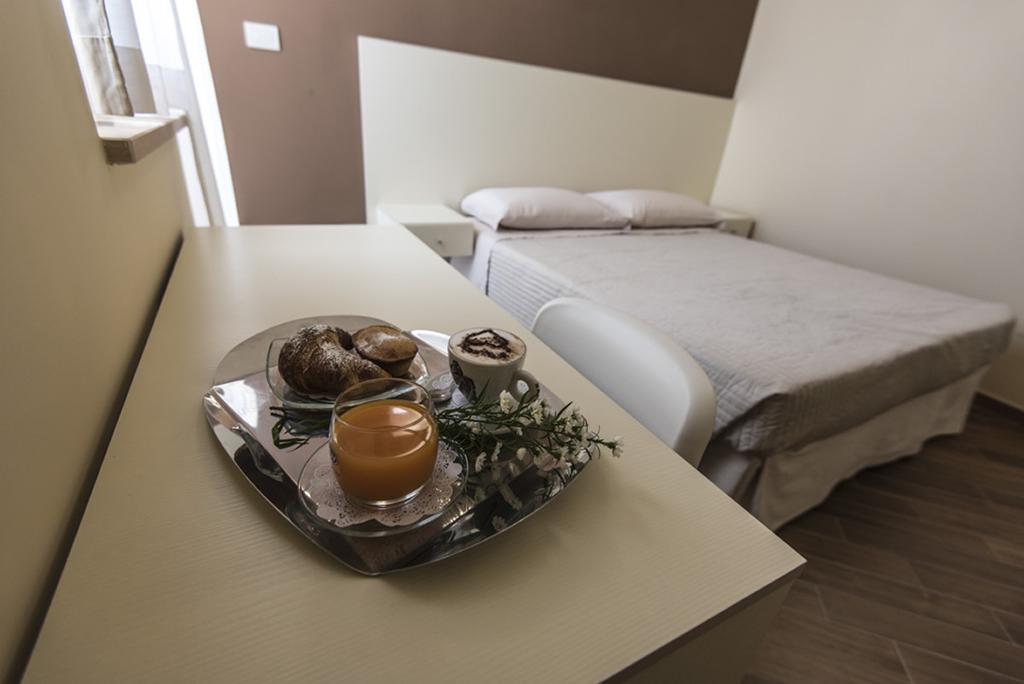 Hotel Golden House Mesagne Zimmer foto